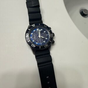 Seiko Men's Black and Blue Dive Watch prospex solar